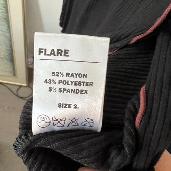 Flare Up Asymmetrical off-shoulder top (XS/S) - Picture 4 of 4